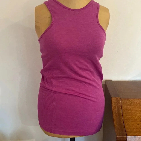 Lululemon sz 8 Seamlessly Covered Tank heathered Ultra Violet with pads EUC - Picture 6 of 14